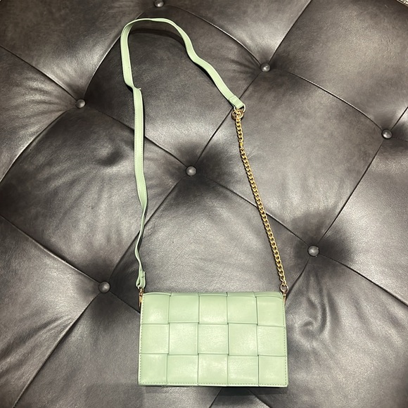 Like Dreams Woven Mint Green vegan leather with Gold chain crossbody strap - Picture 2 of 9